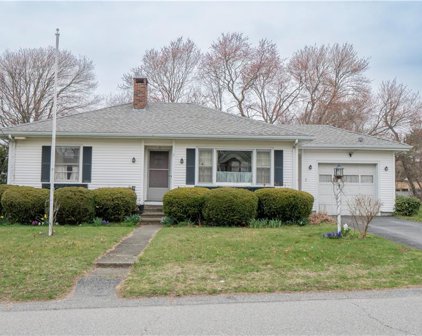 4 Overhill  Road, Warren