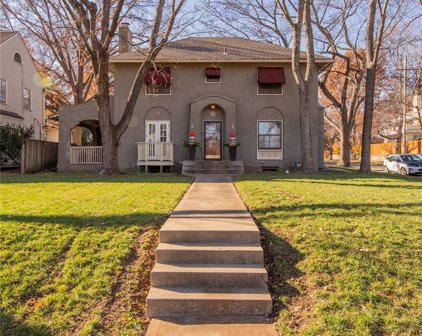 6100 Oak Street, Kansas City