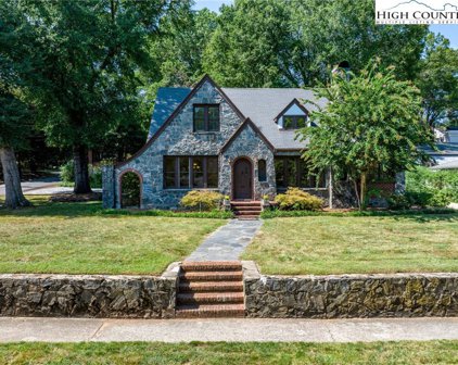 430 Highland Avenue, Lenoir
