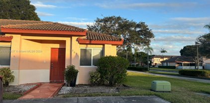 709 Nw 208th Way, Pembroke Pines