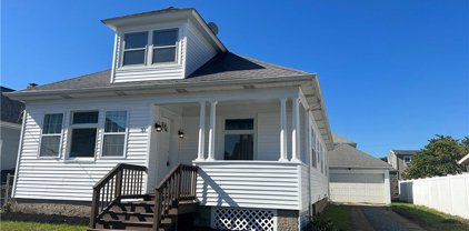 31 Rowe Avenue, Pawtucket