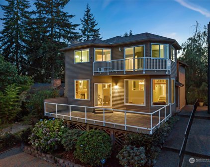 13524 39th Avenue NE, Seattle