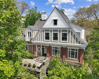 8 Park Avenue, Eastchester
