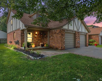 8510 Annsbury Unit Unit D, Shelby Twp