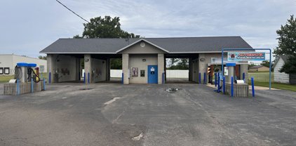 6817 US 12, Three Oaks