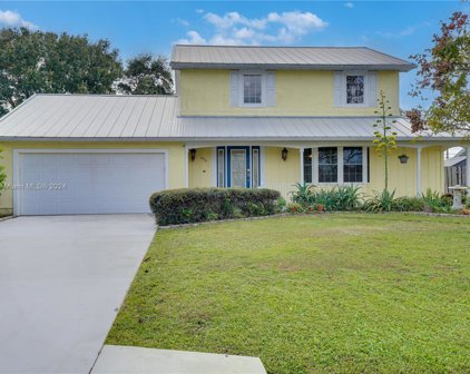 654 Se Crescent Ave, Port St. Lucie