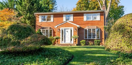 35 Summit Street, Huntington