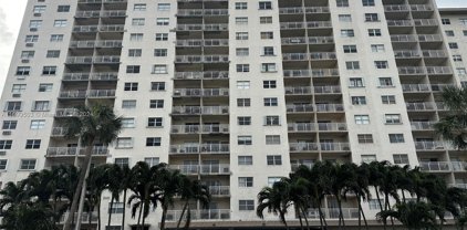 400 Kings Point Dr Unit #430, Sunny Isles Beach