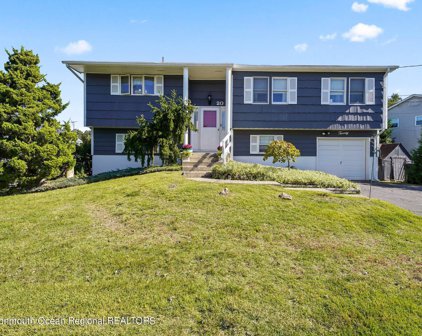 20 Briscoe Terrace, Hazlet