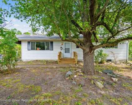 5 Garden Court, Toms River