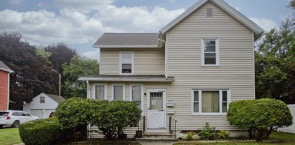 892 Chicopee St, Chicopee