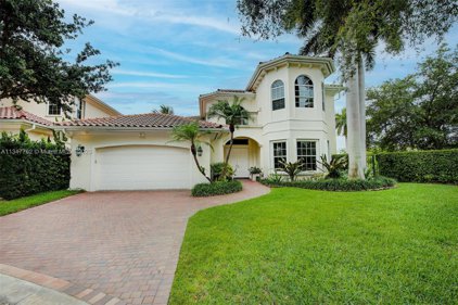 914 Sanibel Dr, Hollywood