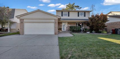 17073 KNOLLWOOD, Clinton Twp