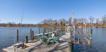 310 Arbutus Dr, Edgewater