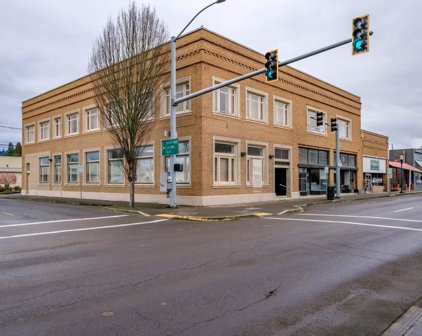 807 S Main (-813) St