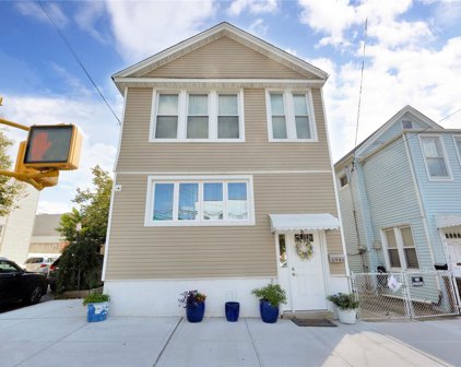 69-46 Central Avenue, Glendale