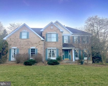 760 Heatherstone Dr, Berwyn