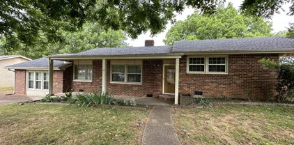 111 Woodland Dr, Smyrna