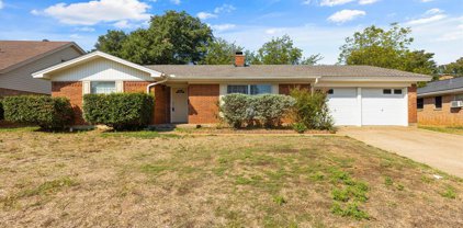 7704 Camelot  Road, Fort Worth