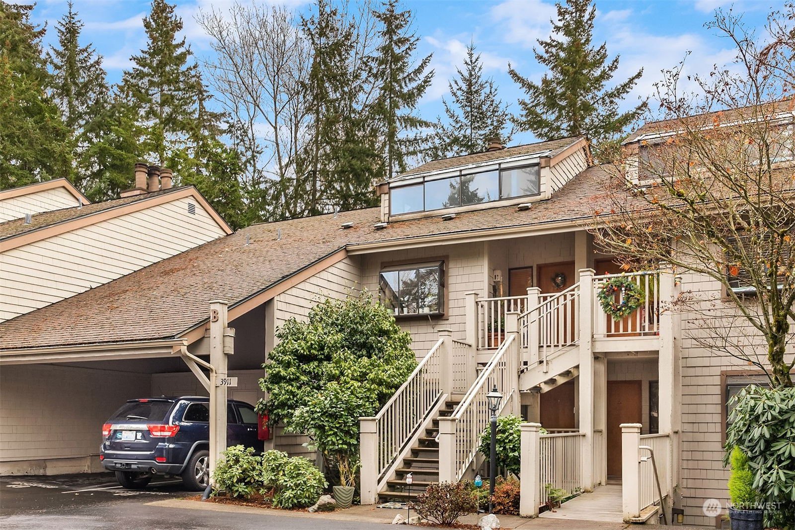 3911 108th Avenue NE Unit B103, Bellevue MLS 2028801 Skyline