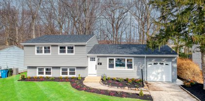 60 Annapolis Drive, Hazlet