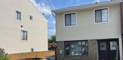 82 Redwood Loop, Staten Island