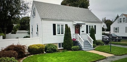 58 Dudley St, Saugus