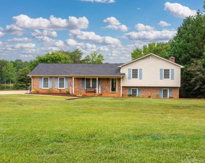 155 Chestnut Lake Dr, Inman