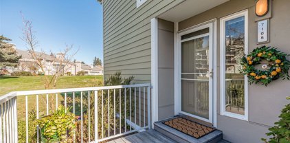 7105 156 Place NE Unit #7105, Redmond
