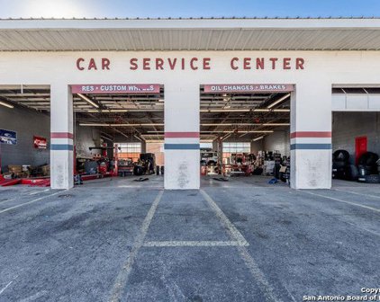 109 W Oak St, Uvalde