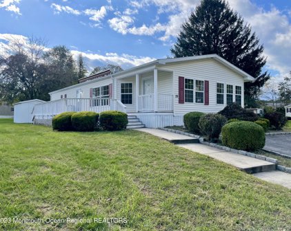 28 Brookside Way, Freehold