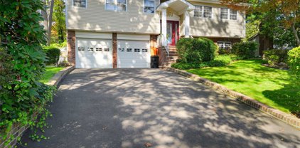 7 Grant Avenue, Smithtown