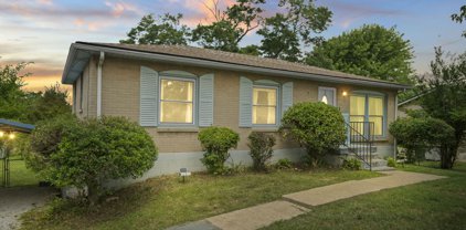 813 Perry Dr, Springfield