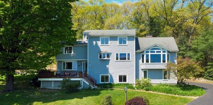 71 Breakneck Hill Road, Southborough
