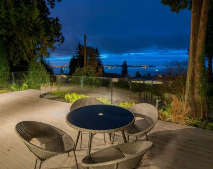 2707 Rosebery Avenue, West Vancouver