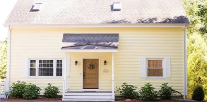 251 Narragansett Avenue E, South Kingstown