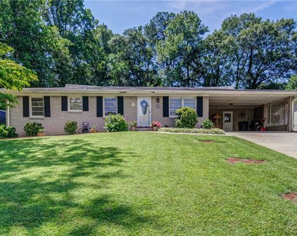 165 Valley Drive, Roswell