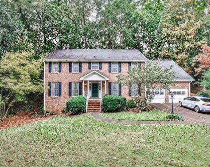 1340 Cambridge Ne Court, Brookhaven