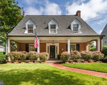 4119 Aspen St, Chevy Chase