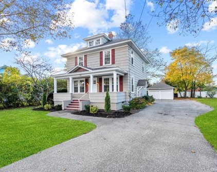 122 Higbie Lane, West Islip