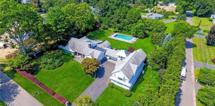 33 Mayflower Parkway, Westport