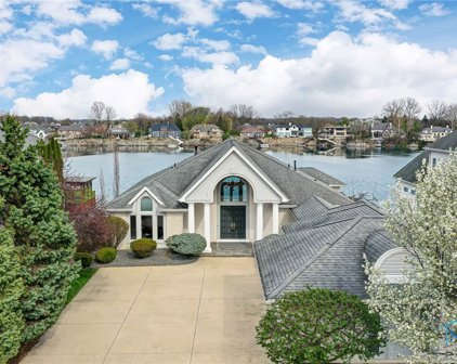 3153 Deep Water, Maumee