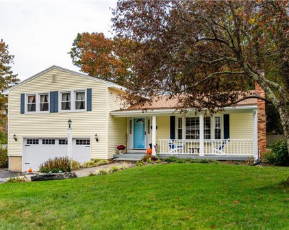 75 Virginia Avenue, North Kingstown