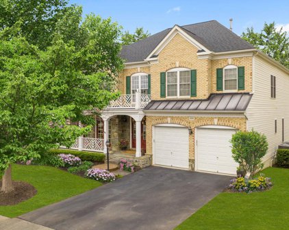 25690 S Village Dr, Chantilly