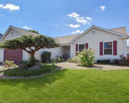 222 Mistwood Lane, North Aurora