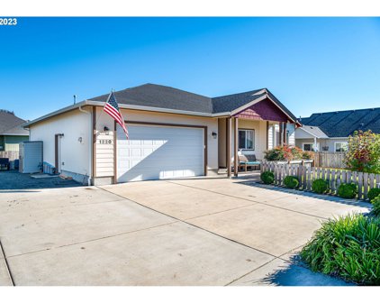 1220 CRESWOOD DR, Creswell