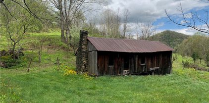 609 Big Horse Creek Road, Lansing