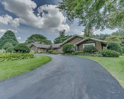 6 Pembroke Lane, Oak Brook