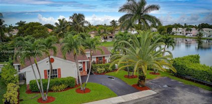 1001 Meadowwood Ter, Davie