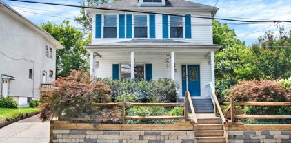 4216 34th St, Mount Rainier